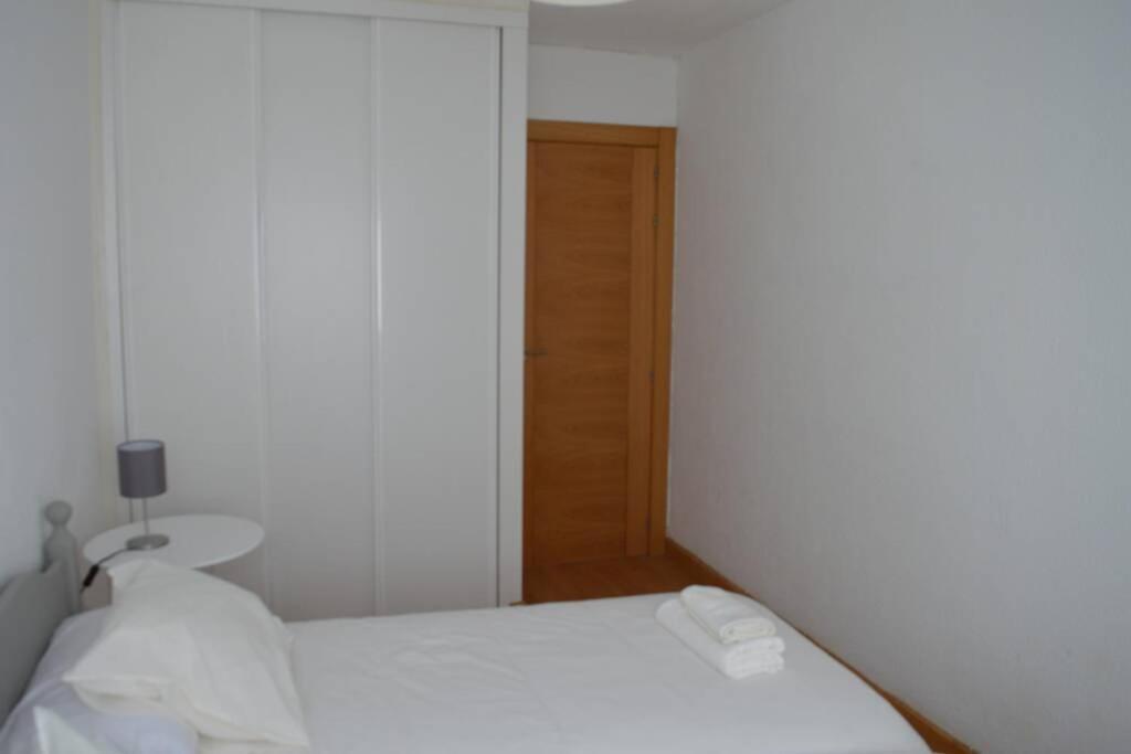 סן ויסנטה דה לה ברקרה Apartamento Turistico Faro De Luno מראה חיצוני תמונה